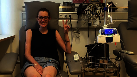 Susanna ist 28 Jahre alt, als sie mit metastasierendem Darmkrebs palliativ versorgt werden muss