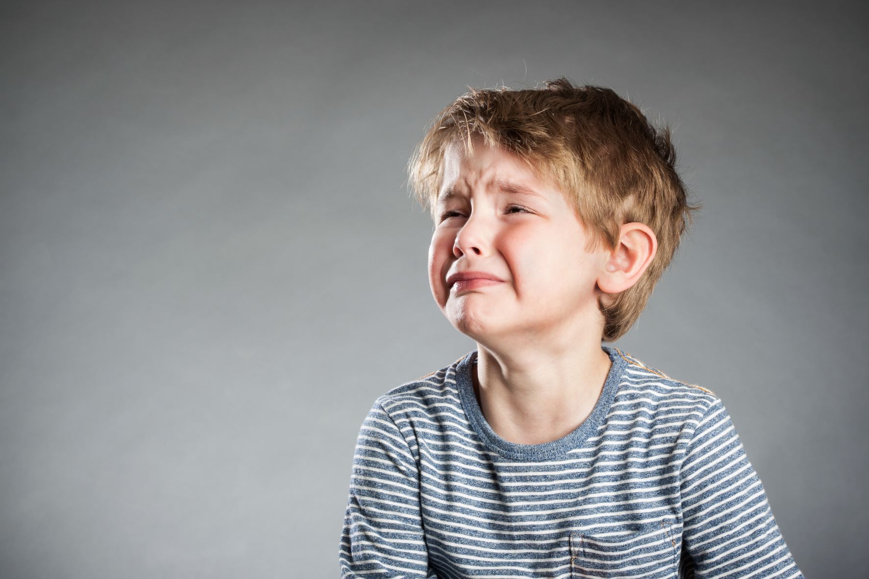 Anhaltende Spuren einer Notbremsung im Kopf von Kindern